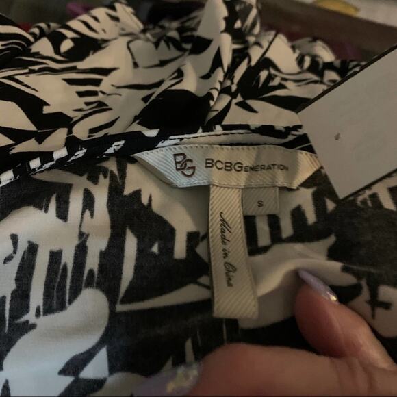 Bcbg open one sleeve dress black and white abstract pattern size S - Picture 2 of 6